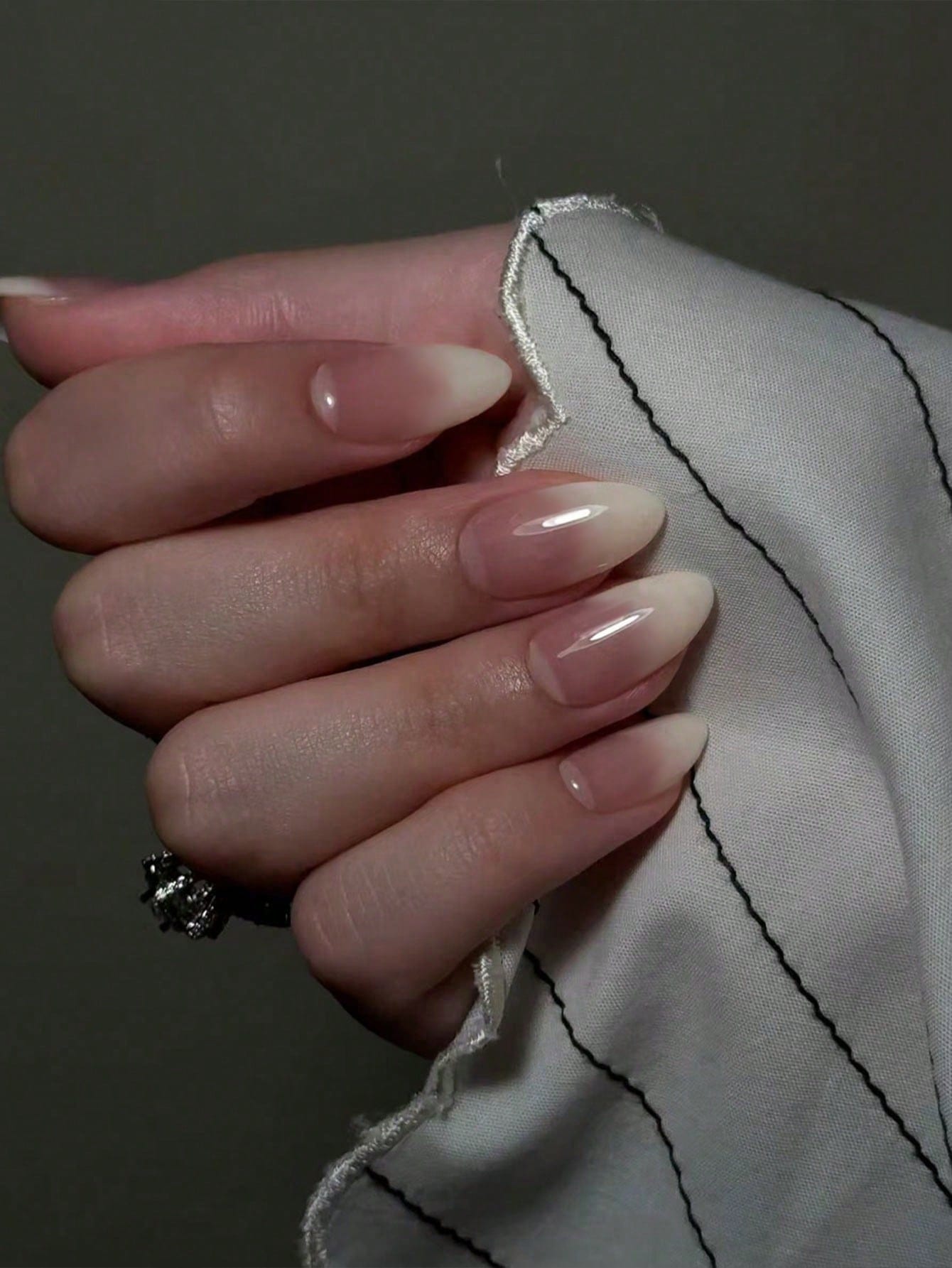شي إن 144قطع Press-On Full Cover Acrylic False Nails طقم - الصورة 3