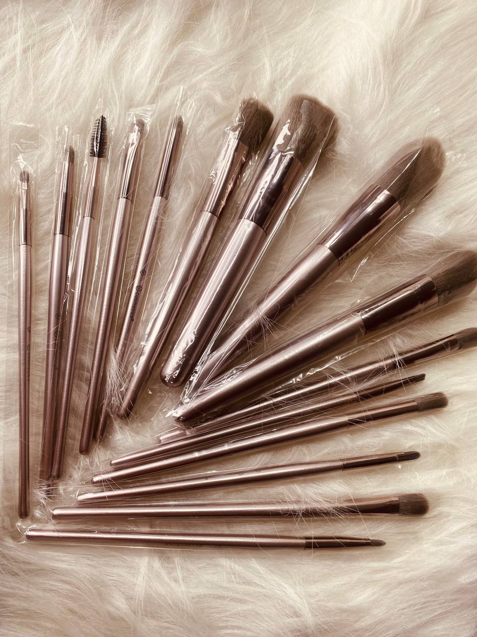 BH Cosmetics- Lavish Elegance 15 قطعة فرشاة طقم مع حقيبة - الصورة 5